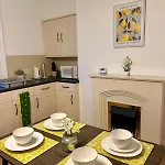 Spacious 4br In - Free Parking Leeds (West Yorkshire)