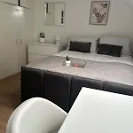 Spacious 4br In - Free Parking *