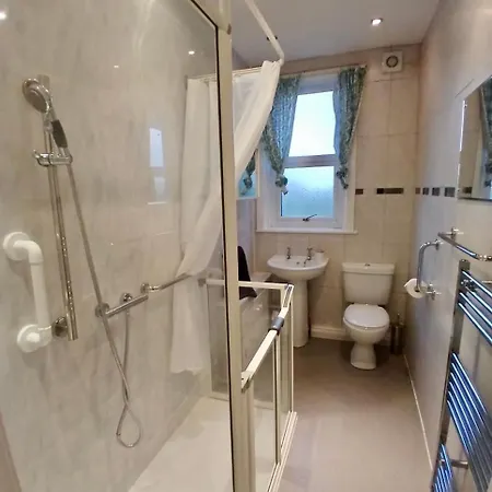 Spacious 4br In - Free Parking Будинок відпочинку