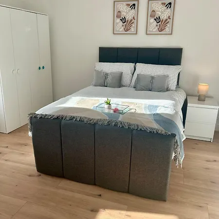 Holiday home Spacious 4br In - Free Parking