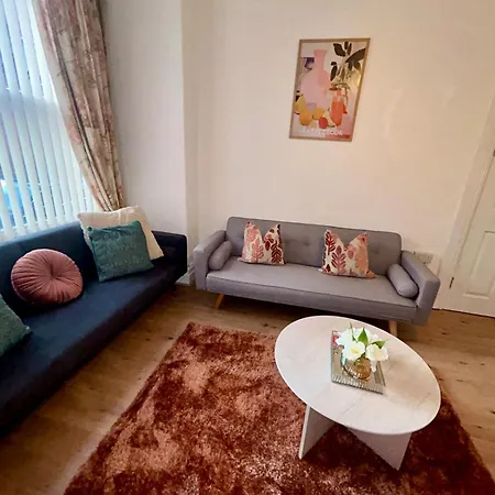 Spacious 4br In - Free Parking *