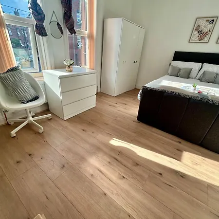 Spacious 4br In - Free Parking Будинок відпочинку
