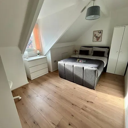 Holiday home Spacious 4br In - Free Parking
