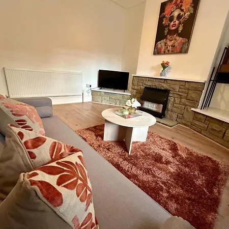 Holiday home Spacious 4br In - Free Parking Leeds (West Yorkshire)