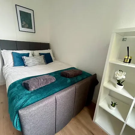 Будинок відпочинку Spacious 4br In - Free Parking